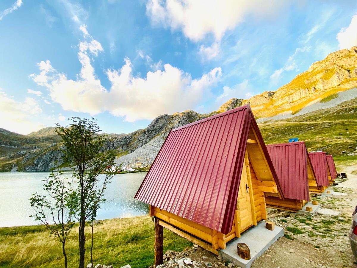 Kapetanovo Jezero Bungalov Bed & Breakfast Podgorica Exterior photo